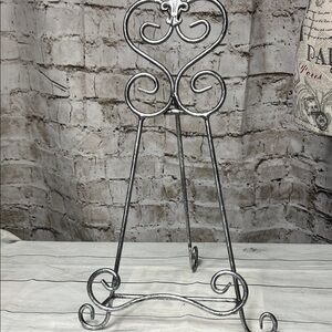 Decorative Metal Easel Stand – Scroll Design